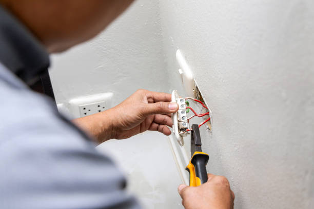 Best Affordable Emergency Electrician  in Fort Clark Springs, TX